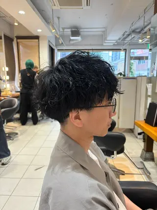 ショート パーマ メンズ 塩崎 絢世のヘアスタイル