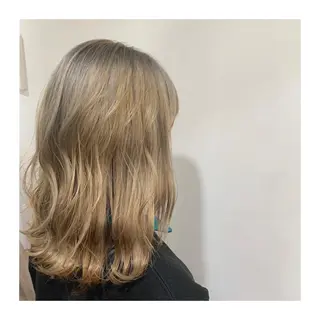 セミロング カラー あべ ゆうかのヘアスタイル