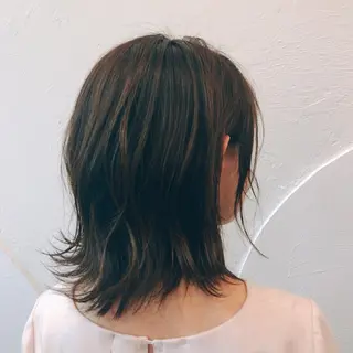 ミディアム 岡本 真実のヘアスタイル
