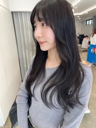 ロング カラー 💓パーマ，💗 レイヤーカットのヘアスタイル
