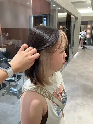 ショート カラー サキ🤍ハイトーン 🩰くびれ巻きヘアのヘアスタイル