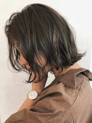 カラー 塔尾 真那のヘアスタイル