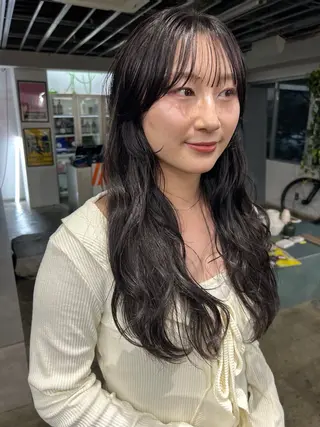 ロング カラー パーマ ヘアアレンジ 髪と音処　マトぺ所属・デザインカラー/ボブ ブリーチカラー/ユリのヘアスタイル