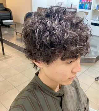 パーマ メンズ メンズ レイヤー ウルフ 弓木啓輔のヘアスタイル