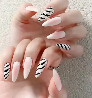 ネイル MoonNail ユリ🌸のネイルデザイン