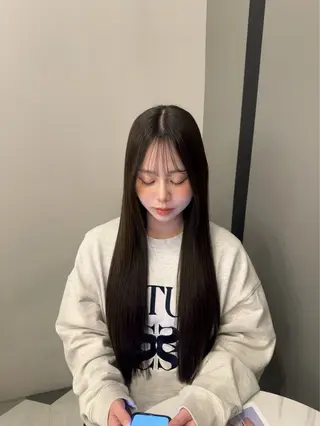 ロング 透け感オリーブ/レイ ヤーカット/KaHoのヘアスタイル