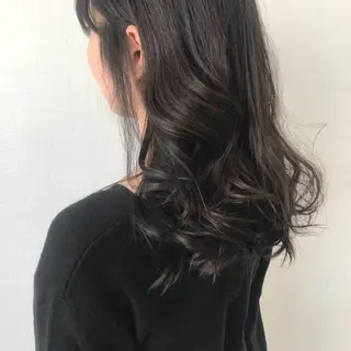 ロング カラー オリーブ/アッシュ やわらか透明感カラーのヘアスタイル