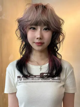 セミロング カラー イツク ⚡️ ルーツ/ハイトーンのヘアスタイル