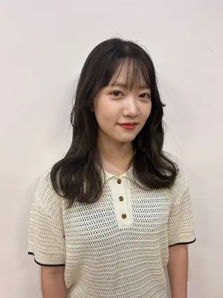 ミディアム 河口 友里のヘアスタイル