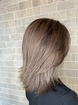 ミディアム ブリーチ毛矯正.髪質 改善.髪にドラマをのヘアスタイル