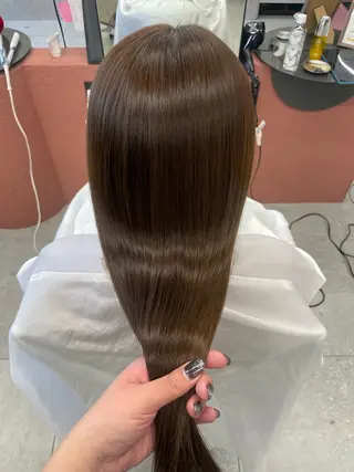 ロング MIFA レイヤー／パーマのヘアスタイル