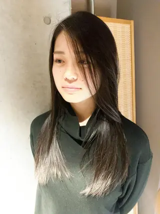 ロング カラー yiye shioriのヘアスタイル