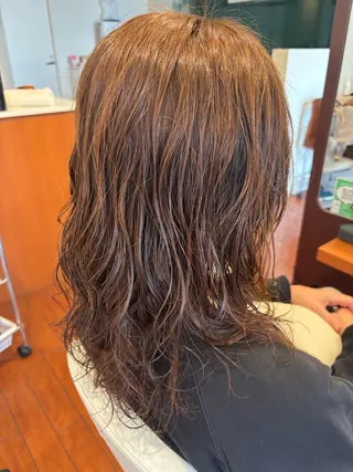 ミディアム パーマ 榧木 萌香のヘアスタイル