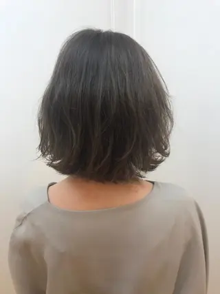 ショート カラー 湯浅 了一のヘアスタイル