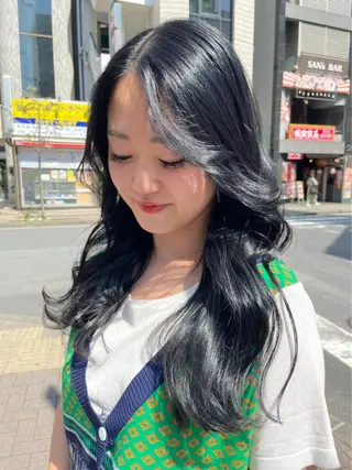 セミロング カラー 髪質改善 ネイル コトミ🐸のヘアスタイル