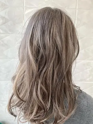 セミロング LucksiMie ginza 明松のヘアスタイル