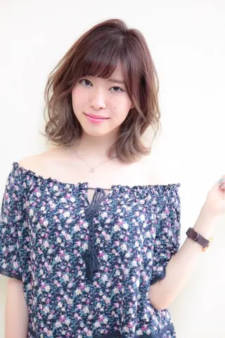 ミディアム カラー パーマ 秋野 睦実のヘアスタイル