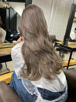 ロング カラー ミルクティーベージュ ブリーチ 店長 清水のヘアスタイル
