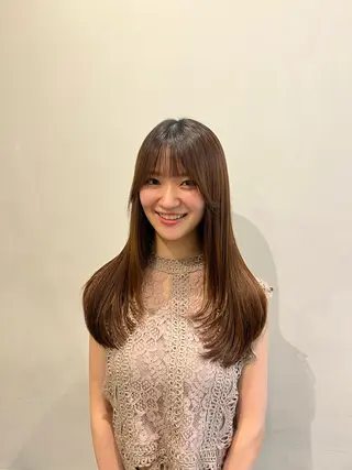 ロング マアヤ/ハイトーン /ハイレイヤーのヘアスタイル