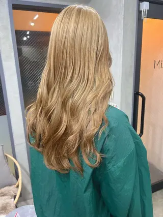 ロング カラー YUI ハイトーンカラーのヘアスタイル