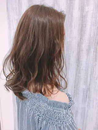 セミロング カラー 透明感♡︎♡︎ 佐々木早苗のヘアスタイル