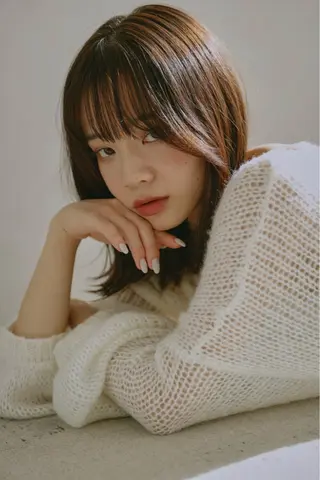 ミディアム シモウラ アオイのヘアスタイル