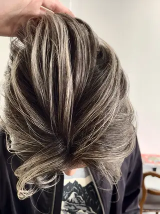 カラー メンズ バレイヤージュ 宮本宗嵩のヘアスタイル