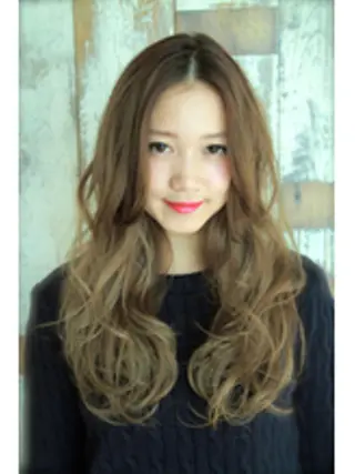 ロング ヘアリゾートA i 秋葉原店のヘアスタイル