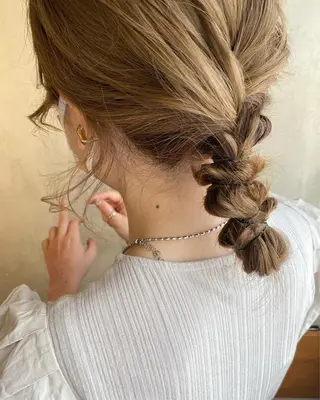 ミディアム カラー ヘアアレンジ ツキノキ ミナのヘアスタイル