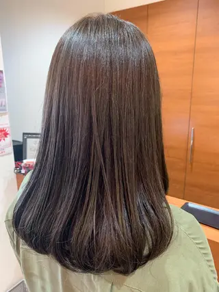 セミロング カラー 蓮見  友里のヘアスタイル
