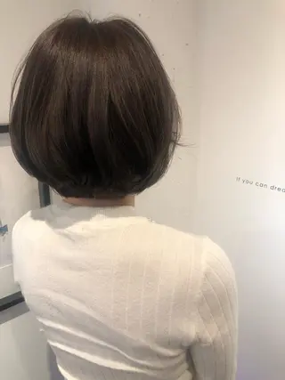 ショート 酸性ストレート✨ 艶カラー✨谷口倭子のヘアスタイル