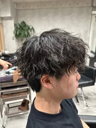 ショート パーマ メンズ ユウ🪄 パーマ指名No1のヘアスタイル