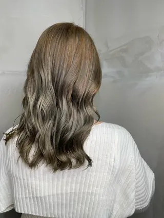 カラー 益 佑夏のヘアスタイル