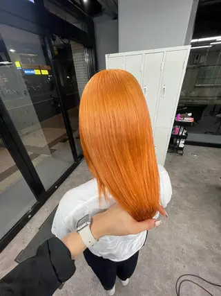 ミディアム カラー 🩵ハイトーン/ レイヤーYUZU🩵のヘアスタイル