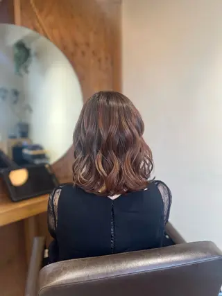 ミディアム 塩川ももこ/ 自然な縮毛矯正のヘアスタイル
