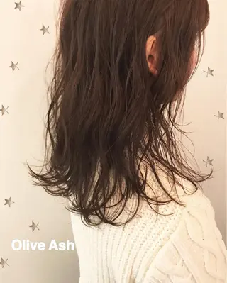 セミロング カラー 市川 千夏のヘアスタイル