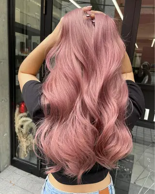 ロング カラー 岡留 愛美のヘアスタイル