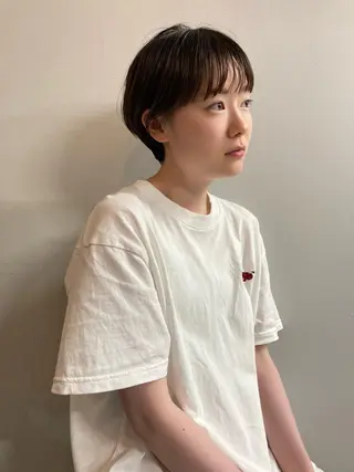 ショート カラー 顔まわりレイヤー デザインカットのヘアスタイル