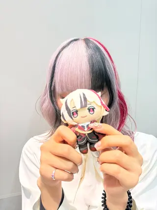 セミロング カラー インナーカラー 推し ブリーチ  髪質改善のヘアスタイル