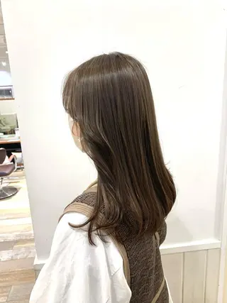 ミディアム カラー ぱつっとボブ/ 小野あかねのヘアスタイル