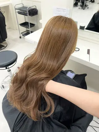 カラー ハイトーン/ベージュ デザイン/りくとのヘアスタイル