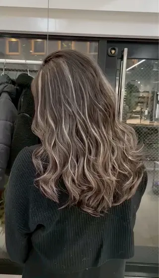 ロング 大人の海外ハイライト coconoのヘアスタイル