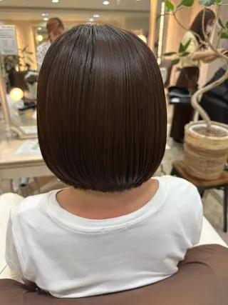 ショート レイヤー 艶々カラーのヘアスタイル