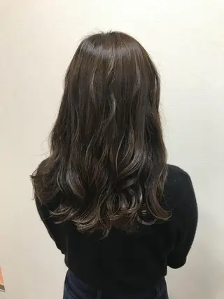 ロング カラー 岡本 智次のヘアスタイル
