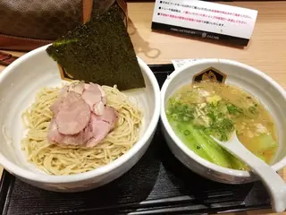 ミディアム 谷 結奈のヘアスタイル