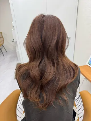 ロング カラー レイヤー/顔周り ブリーチカラーのヘアスタイル