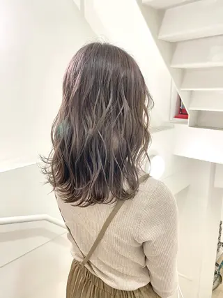 ミディアム 岩尾 凪のヘアスタイル