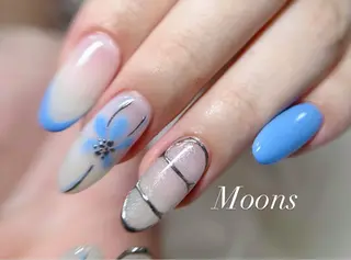 ネイル Moons nail 💅✨のネイルデザイン