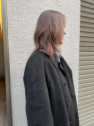 セミロング カラー ハイトーン×レイヤー カットTAKUMIのヘアスタイル