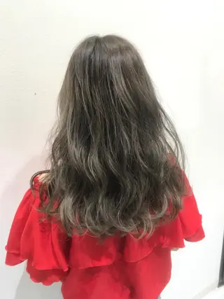 セミロング ブリーチカラー☆ 再生トリートメントのヘアスタイル